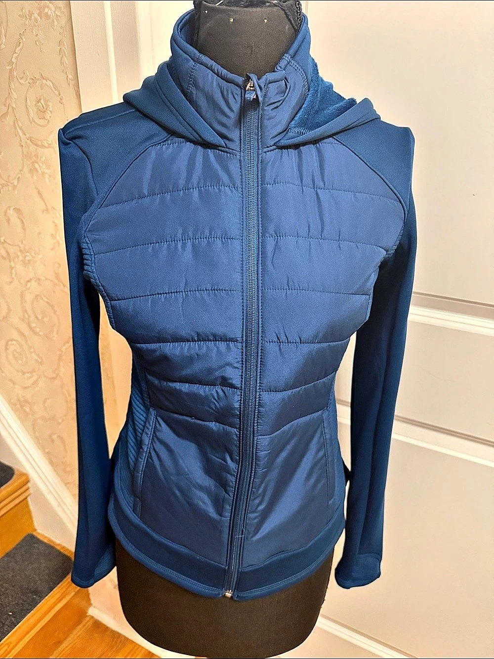 TEK GEAR Women'Small Quilted Hooded Jacket in Blue Size Small